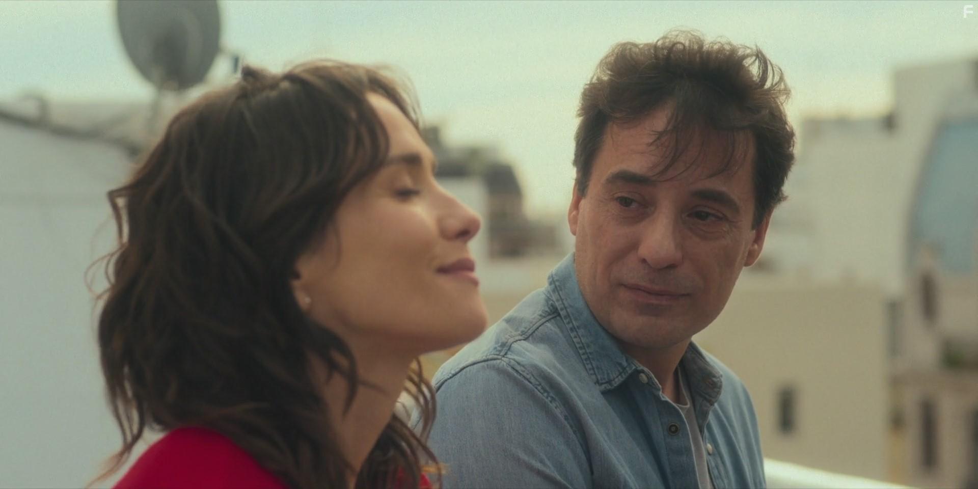 Natalia Oreiro and Diego Velzquez in Casi muerta (2023)