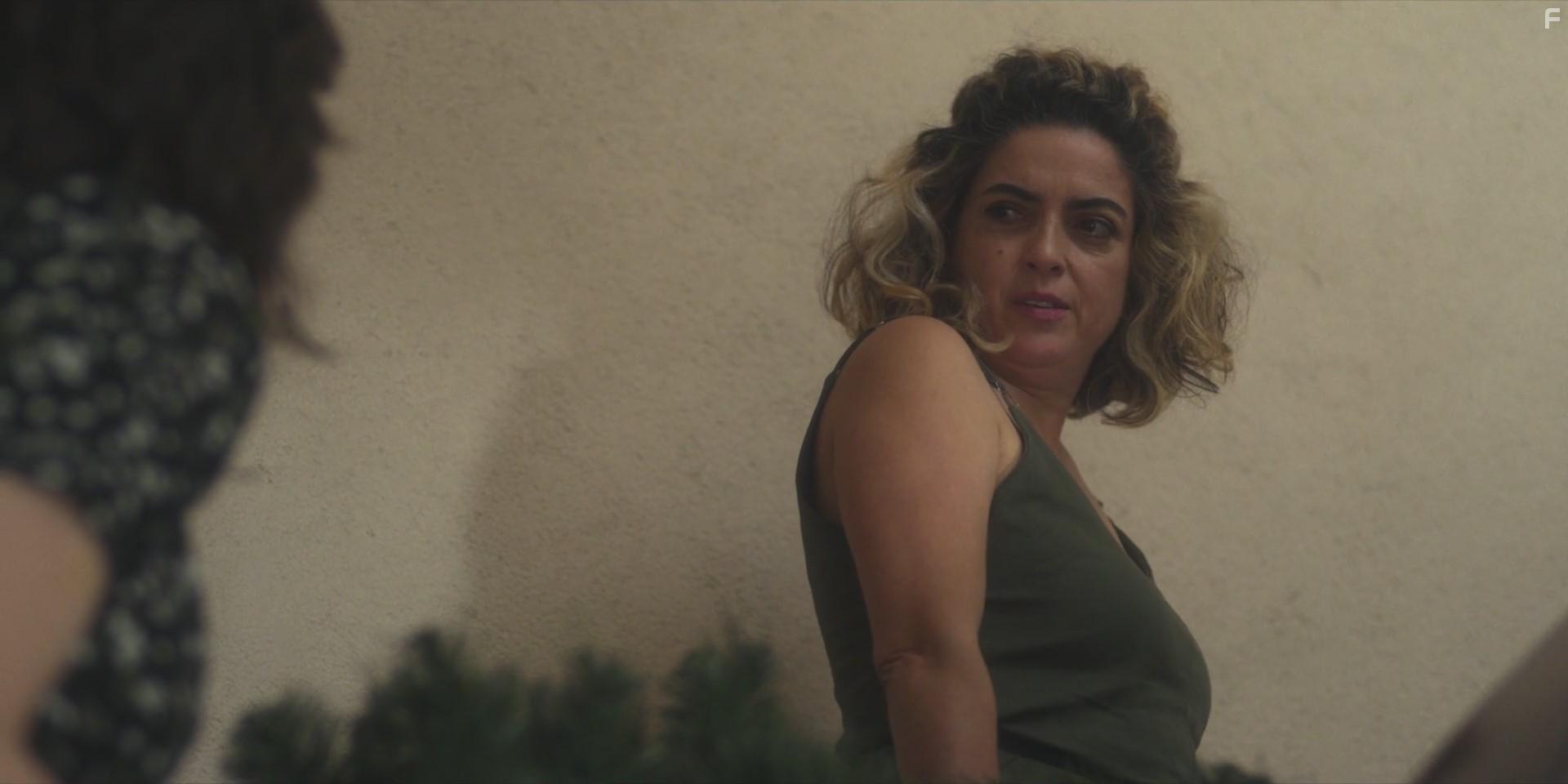 Paola Barrientos in Casi muerta (2023)