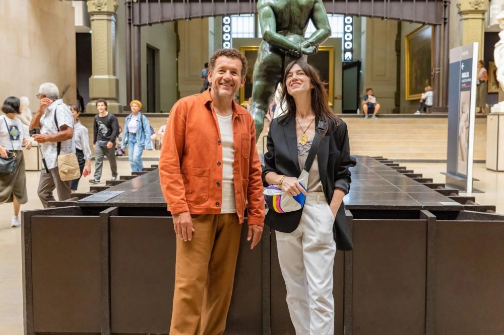 Charlotte Gainsbourg and Dany Boon in La vie pour de vrai (2023)