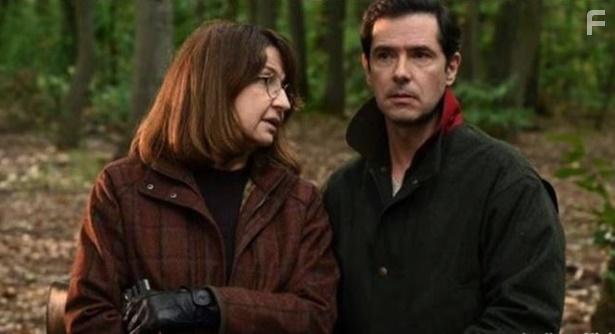 Valrie Lemercier and Melvil Poupaud in Coup de chance (2023)