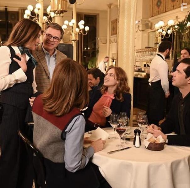 Guillaume de Tonqudec, Valrie Lemercier, Melvil Poupaud, Elsa Zylberstein, and Lou de Lage in Coup de chance (2023)