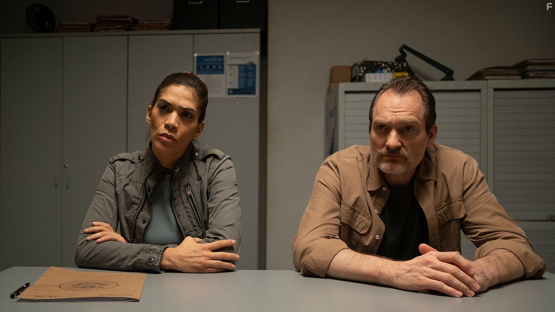 Laura Gmez and Ben Temple in Upon Entry (2022)