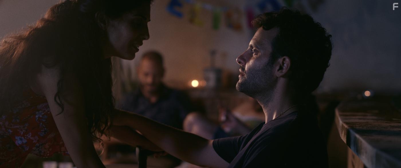 Miguel ngel Puro and Allende Garca in A diente de perro (2021)