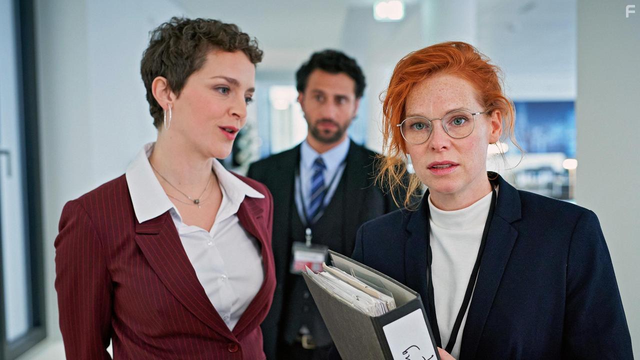 Henny Reents, Serkan Kaya, and Karoline Br in Verunsichert - Alles Gute fr die Zukunft (2020)