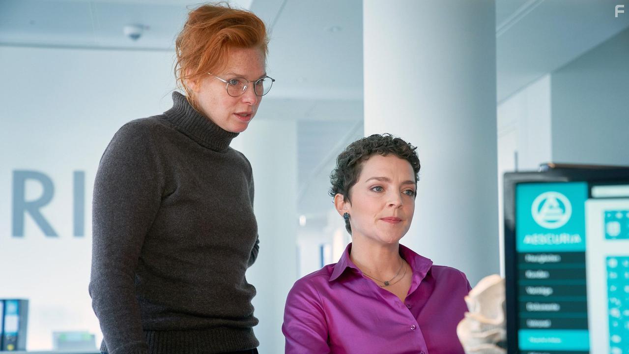 Henny Reents and Karoline Br in Verunsichert - Alles Gute fr die Zukunft (2020)