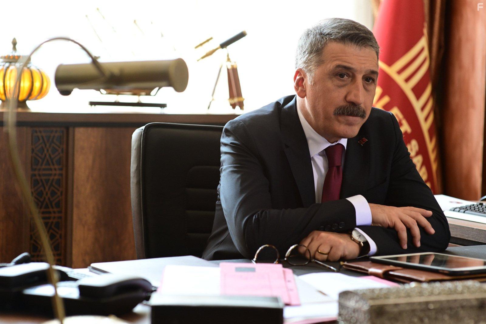 Cem Davran in Bambaska Biri (2023)