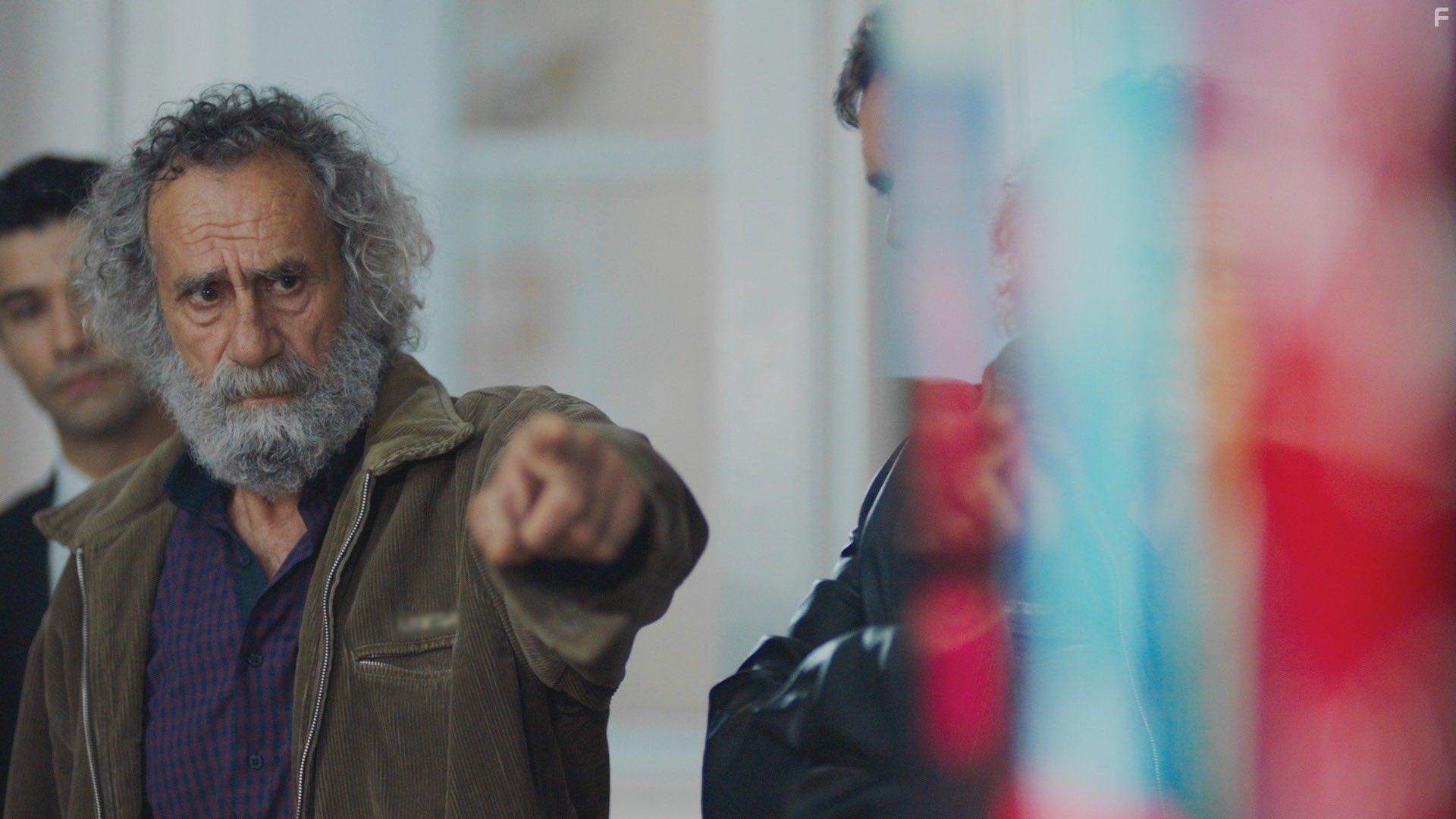 Menderes Samancilar in Bambaska Biri (2023)