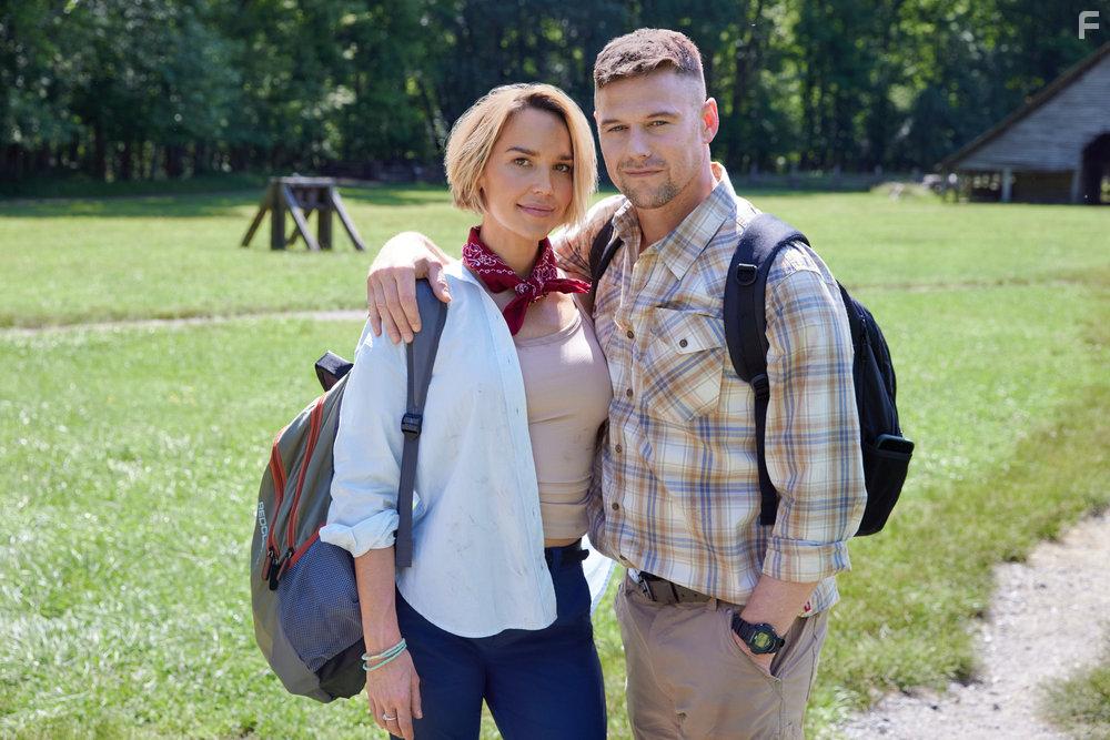 Arielle Kebbel and Zach Roerig in Love in the Great Smoky Mountains: A National Park Romance (2023)