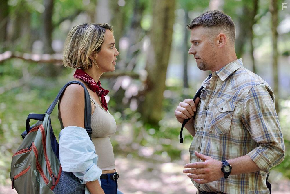 Arielle Kebbel and Zach Roerig in Love in the Great Smoky Mountains: A National Park Romance (2023)