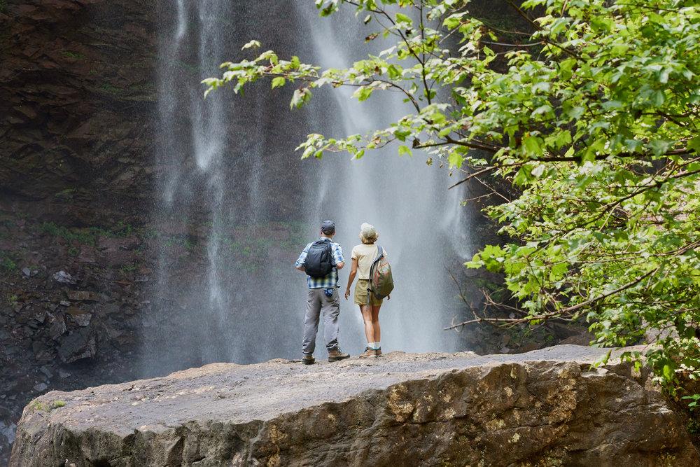 Arielle Kebbel and Zach Roerig in Love in the Great Smoky Mountains: A National Park Romance (2023)