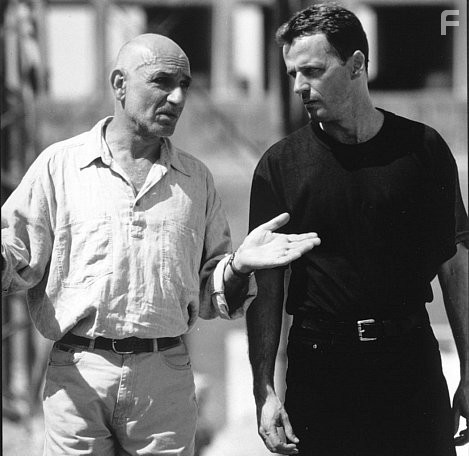 Aidan Quinn in Двойник (1997)