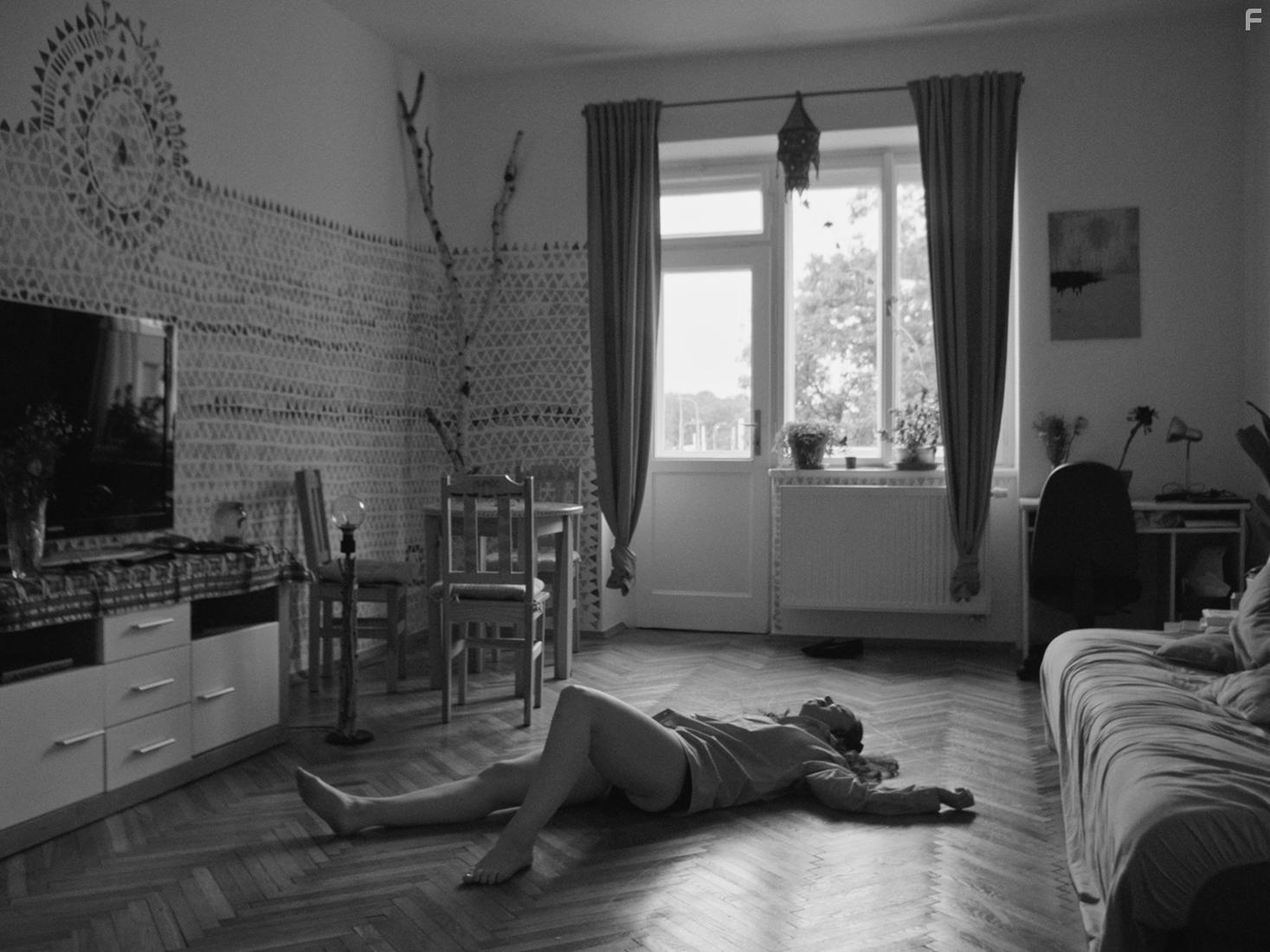 Alena Dolkov in Zrcadla ve tme (2021)