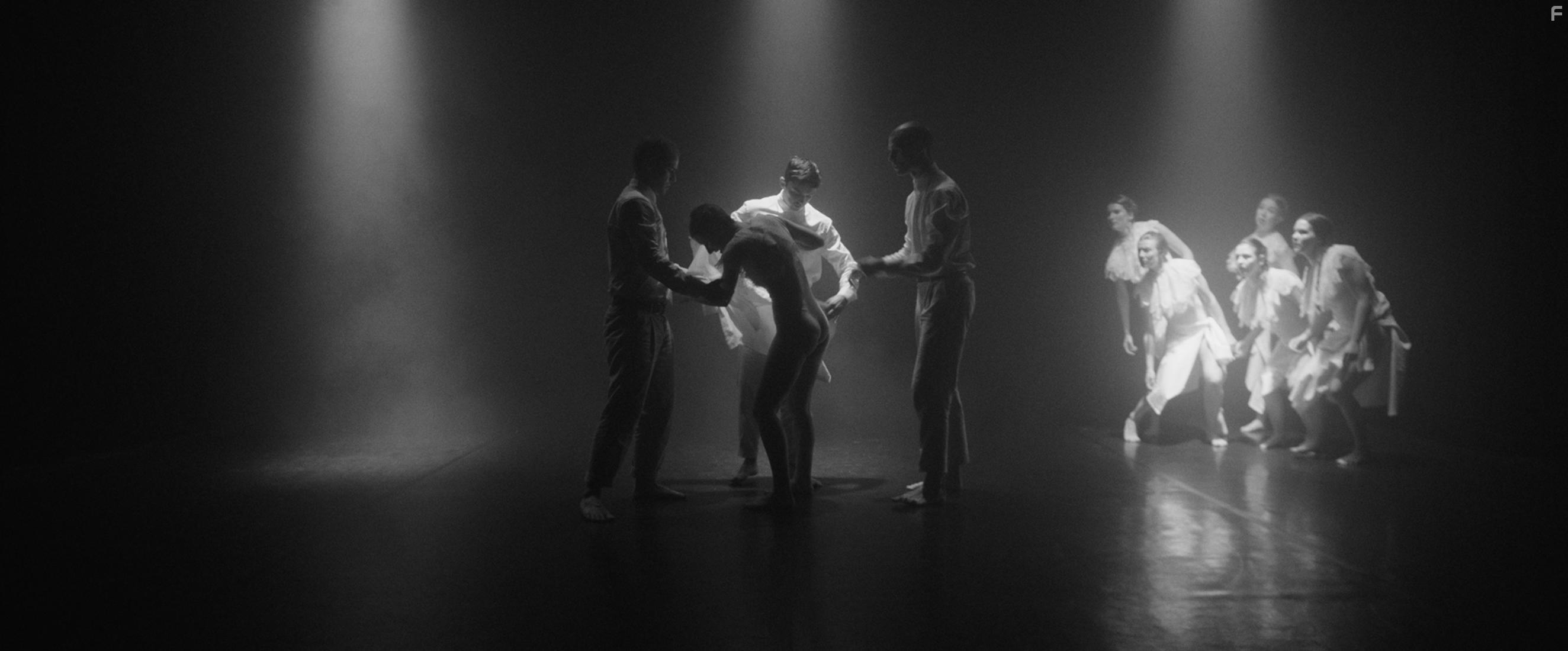 Eliska Soukupov, Jan Homola, Alena Dolkov, Kamila Mottlov, and Kristna Starhov in Zrcadla ve tme (2021)