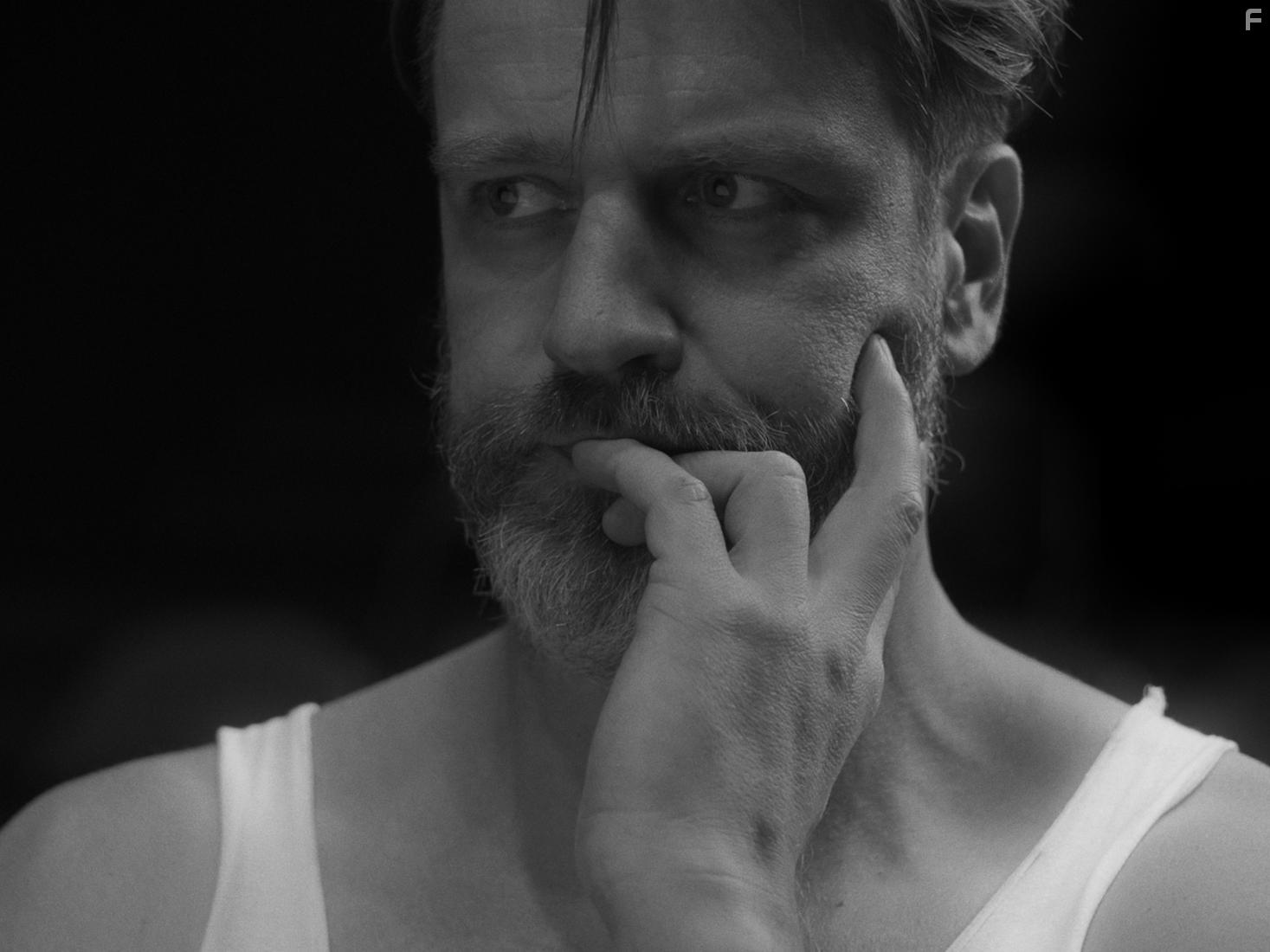 Vclav Vask in Zrcadla ve tme (2021)