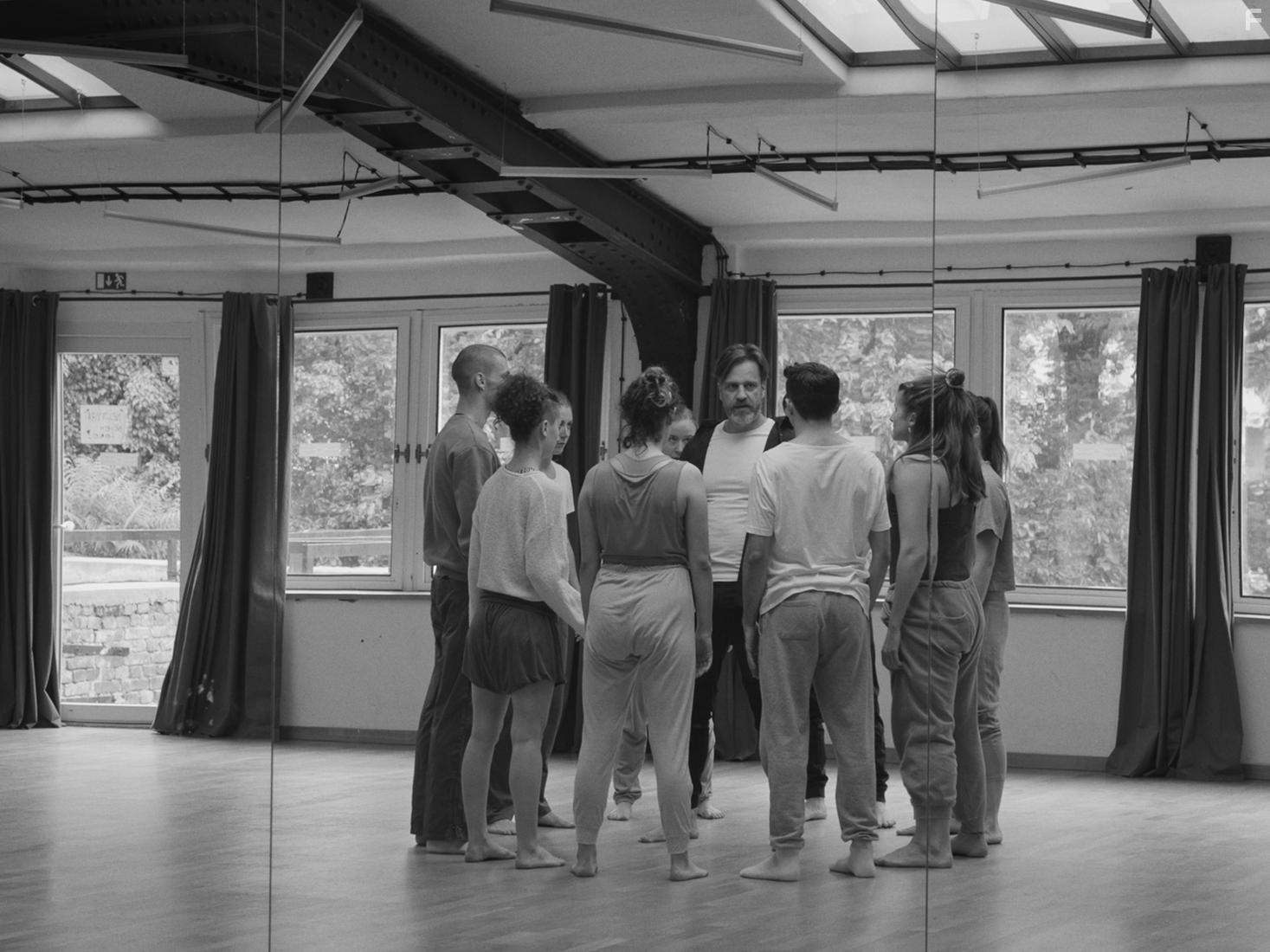 Eliska Soukupov, Vclav Vask, Alena Dolkov, Kamila Mottlov, and Kristna Starhov in Zrcadla ve tme (2021)