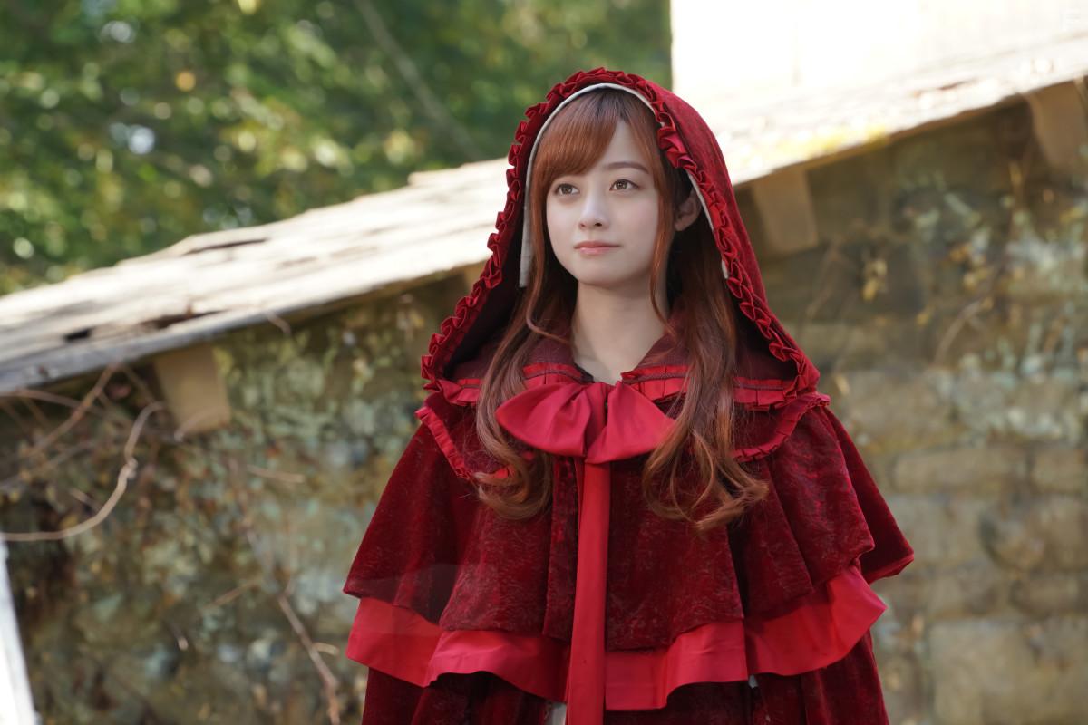 Kanna Hashimoto in Akazukin, tabi no tochu de shitai to deau (2023)