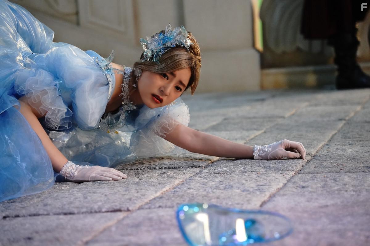 Yko Araki in Akazukin, tabi no tochu de shitai to deau (2023)