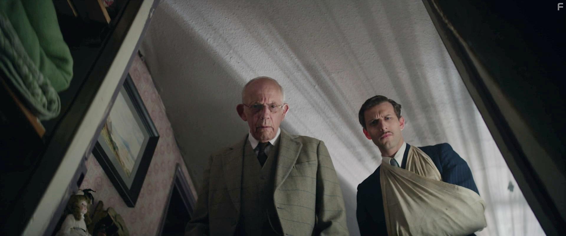 Christopher Lloyd and Emilio Calcioli in Nandor Fodor and the Talking Mongoose (2023)