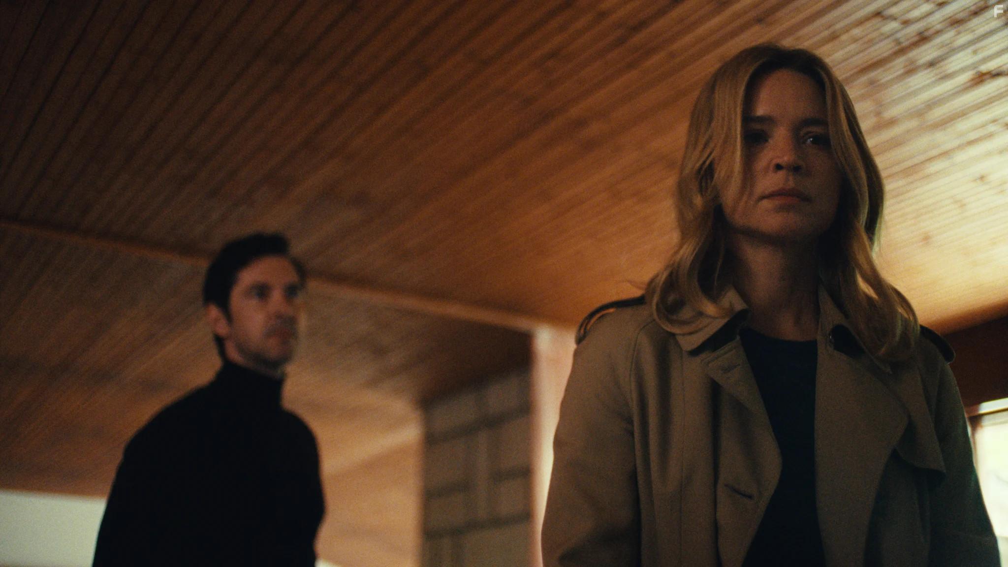 Melvil Poupaud and Virginie Efira in L'amour et les forts (2023)