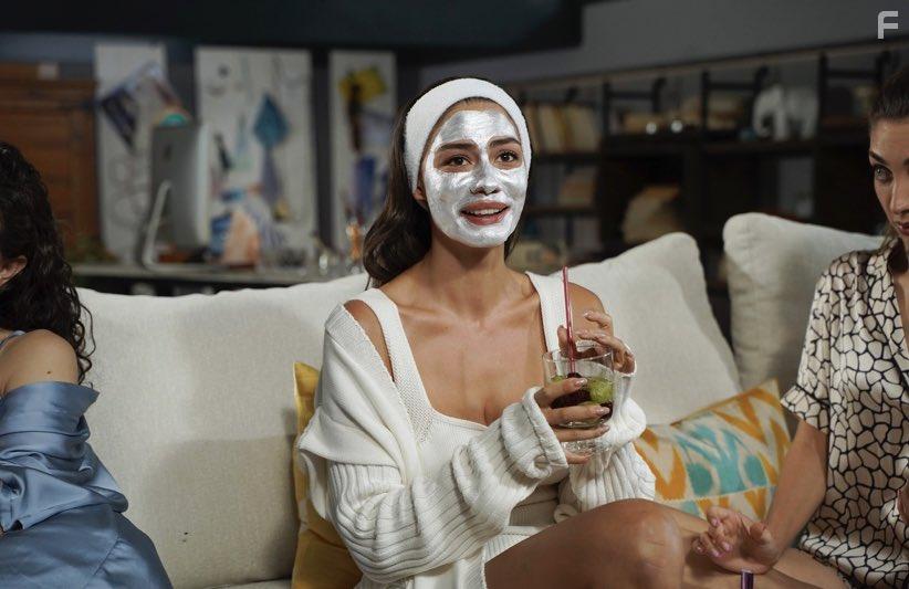 Demet zdemir in Ask Taktikleri (2022)