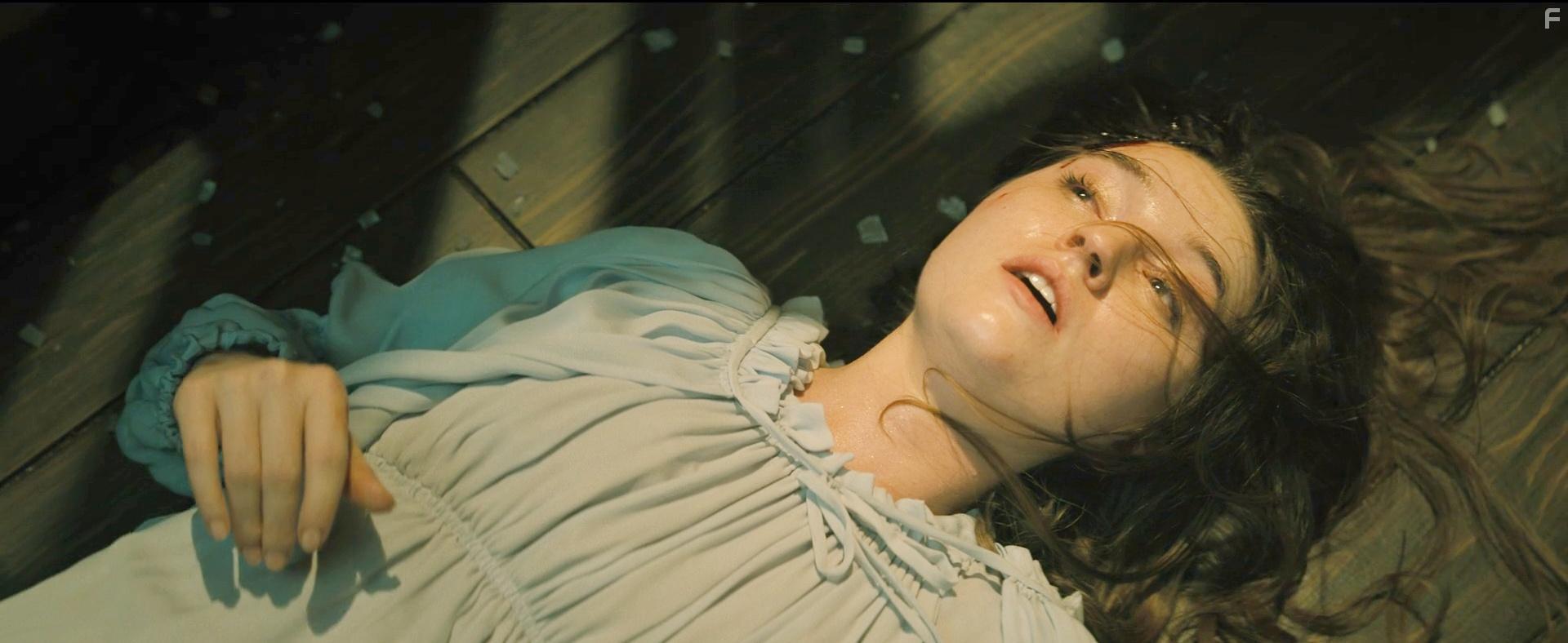 Kaitlyn Dever in No One Will Save You (2023)