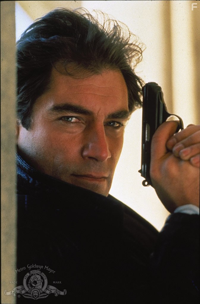 Timothy Dalton in Искры из глаз (1987)