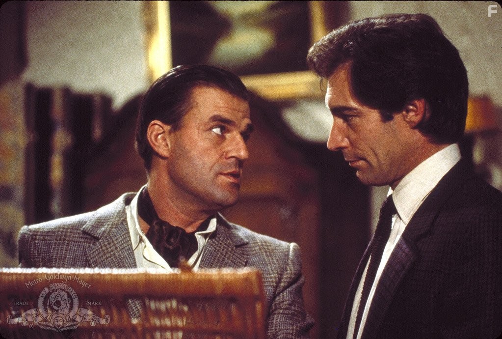 Timothy Dalton and Jeroen Krabb? in Искры из глаз (1987)
