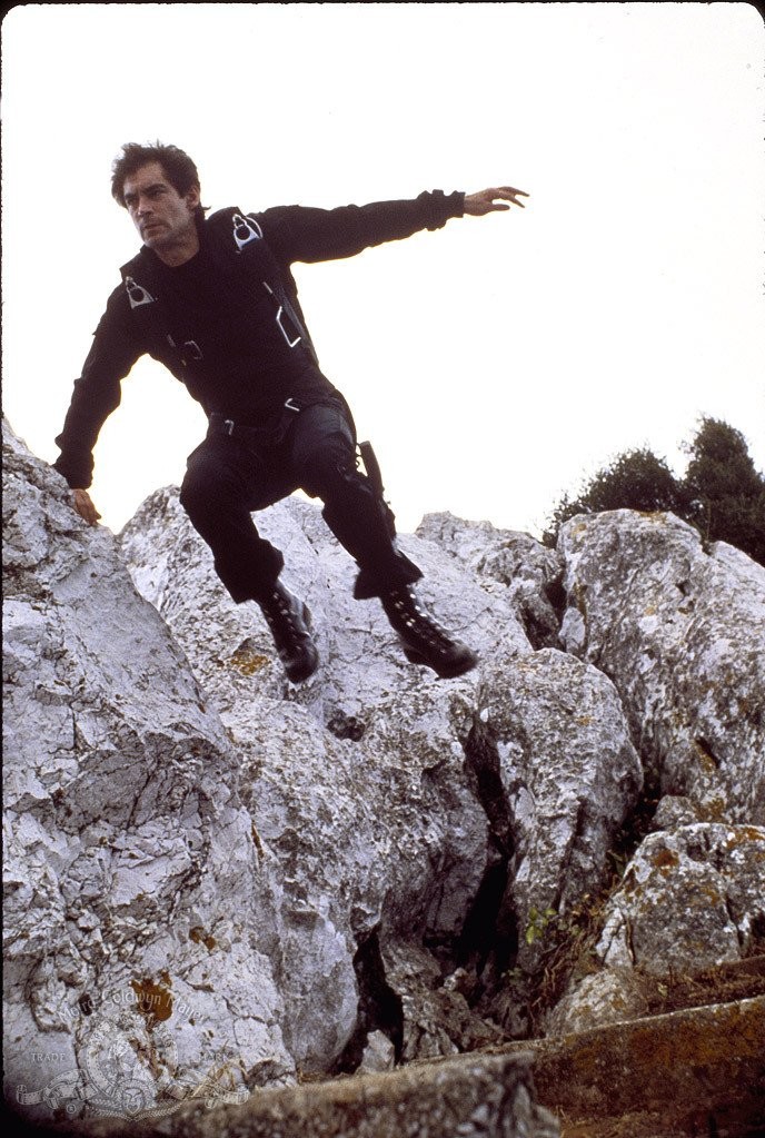 Timothy Dalton in Искры из глаз (1987)