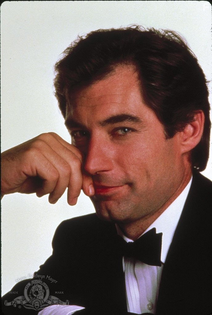 Timothy Dalton in Искры из глаз (1987)