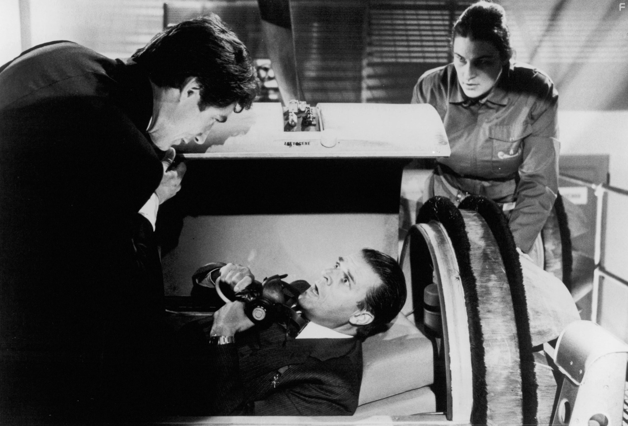 Timothy Dalton, Jeroen Krabb?, and Julie T. Wallace in Искры из глаз (1987)