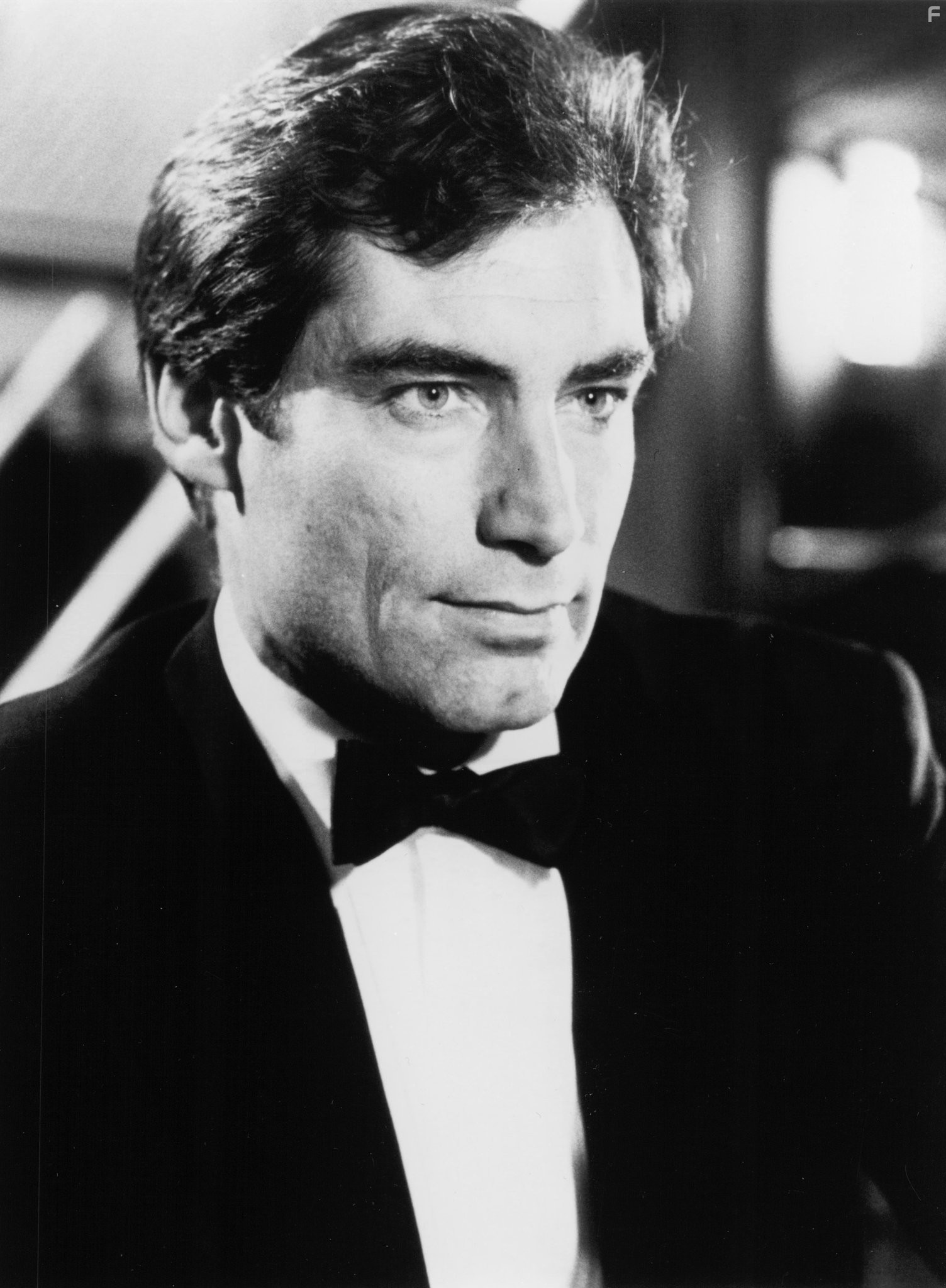 Timothy Dalton in Искры из глаз (1987)