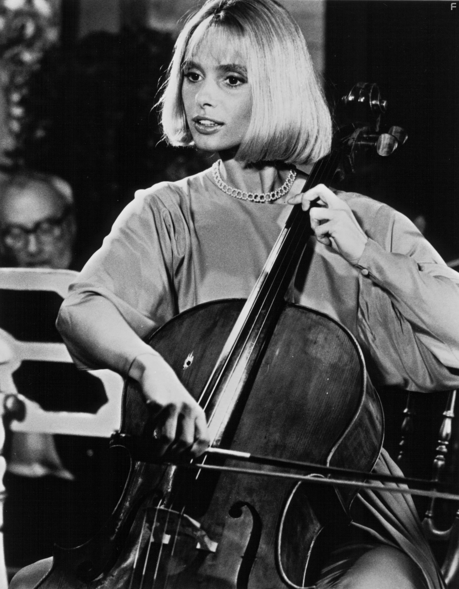 Maryam d'Abo in Искры из глаз (1987)