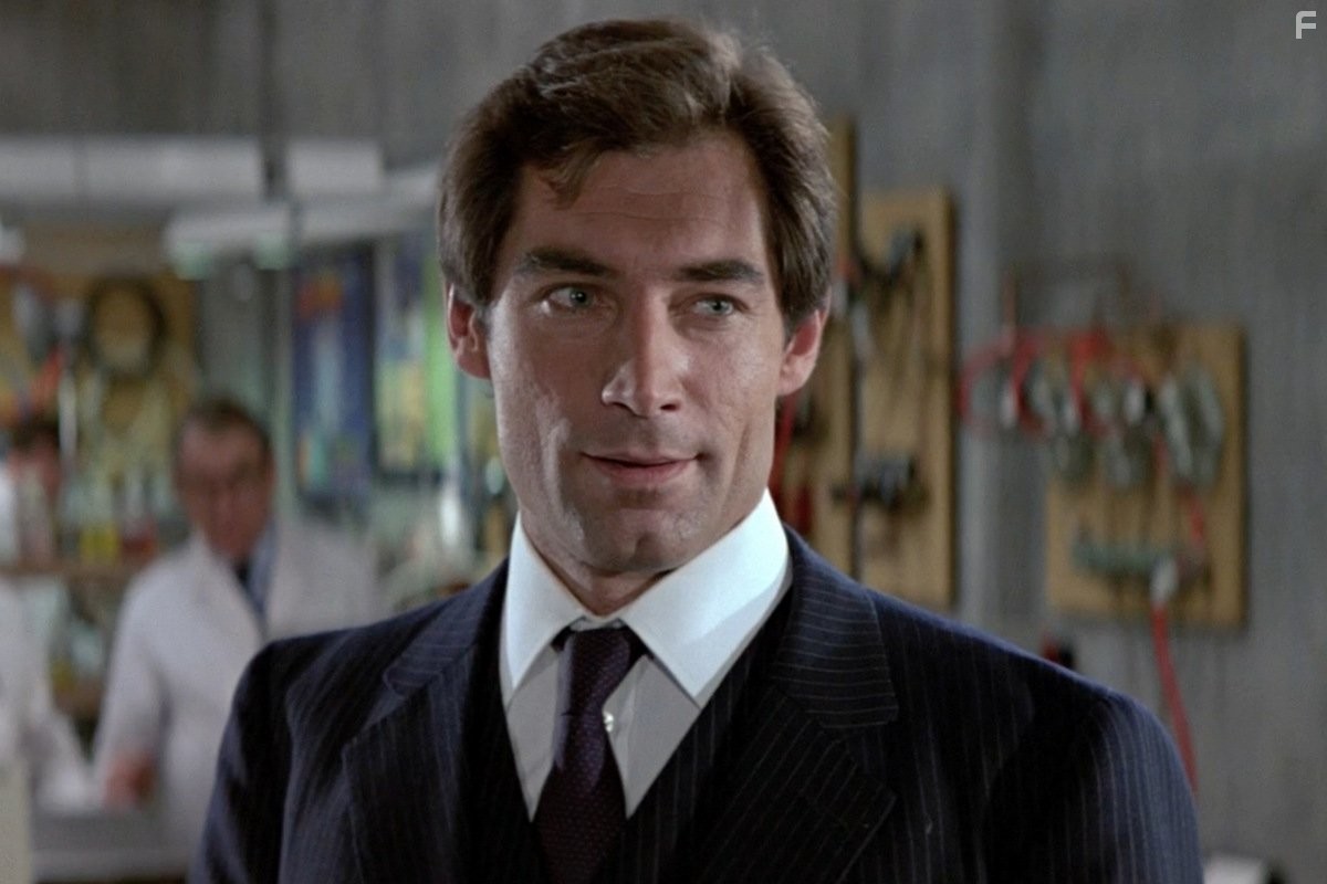 Timothy Dalton in Искры из глаз (1987)