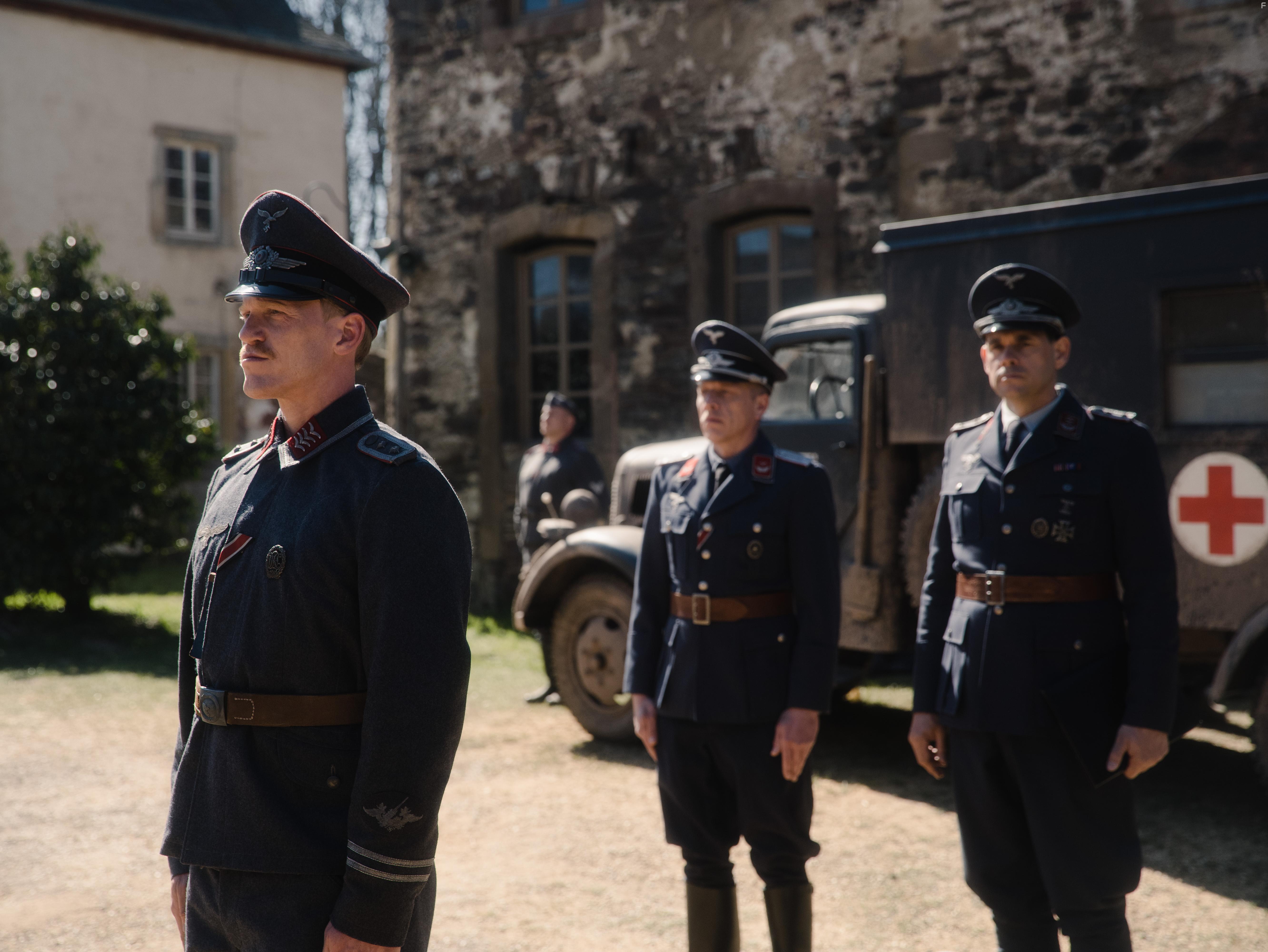 Alexander Beyer, Pit Bukowski, and Gerrit Klein in Der Fuchs (2022)