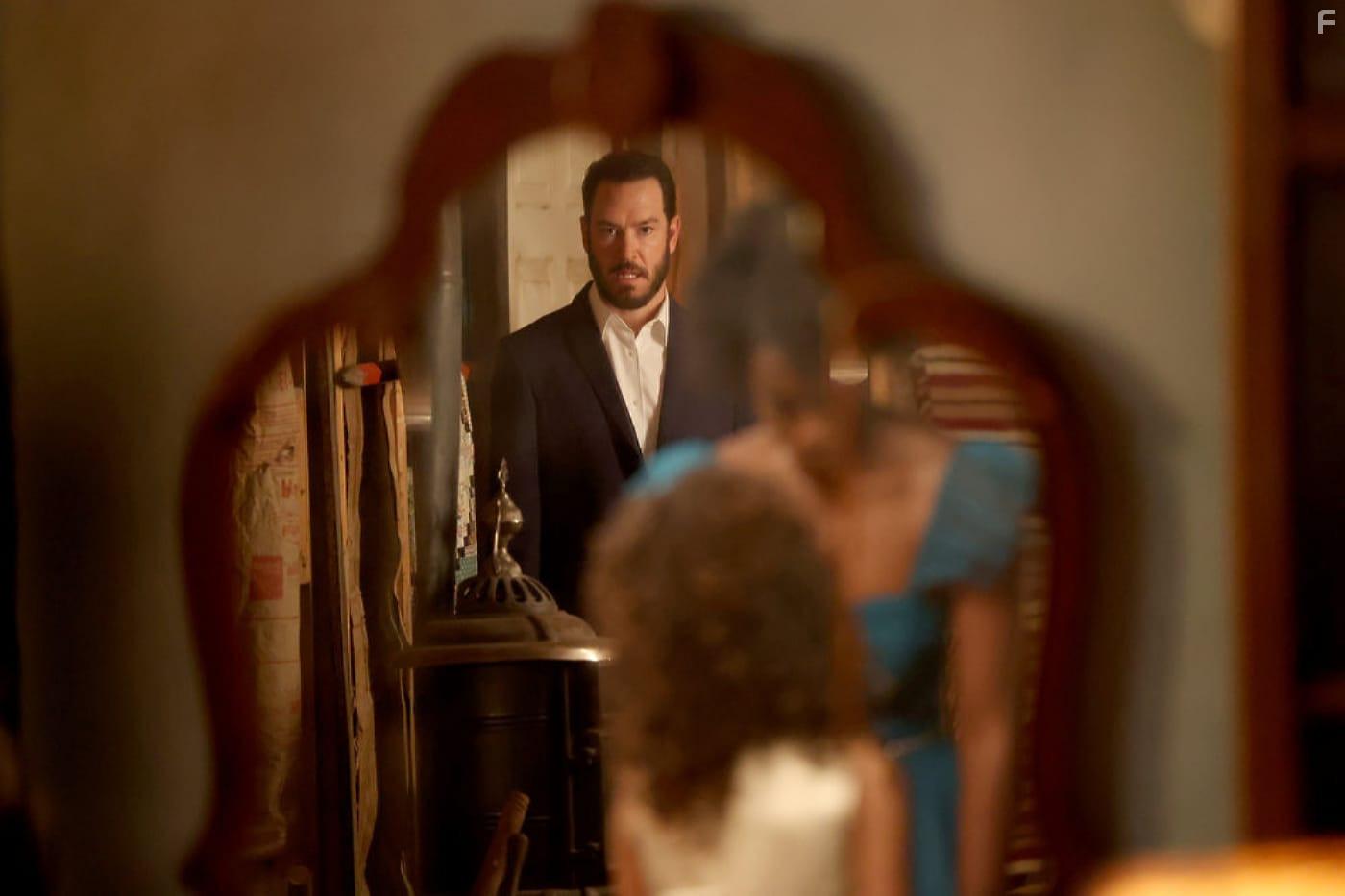 Mark-Paul Gosselaar in Found: Pilot (2023)