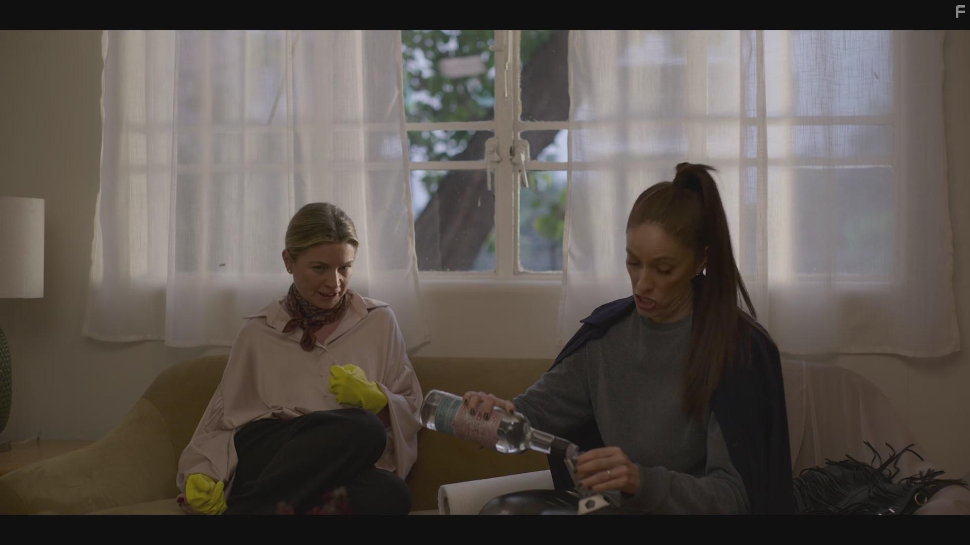 Yuriria del Valle and Ludwika Paleta in Quieres ser mi... hijo? (2023)