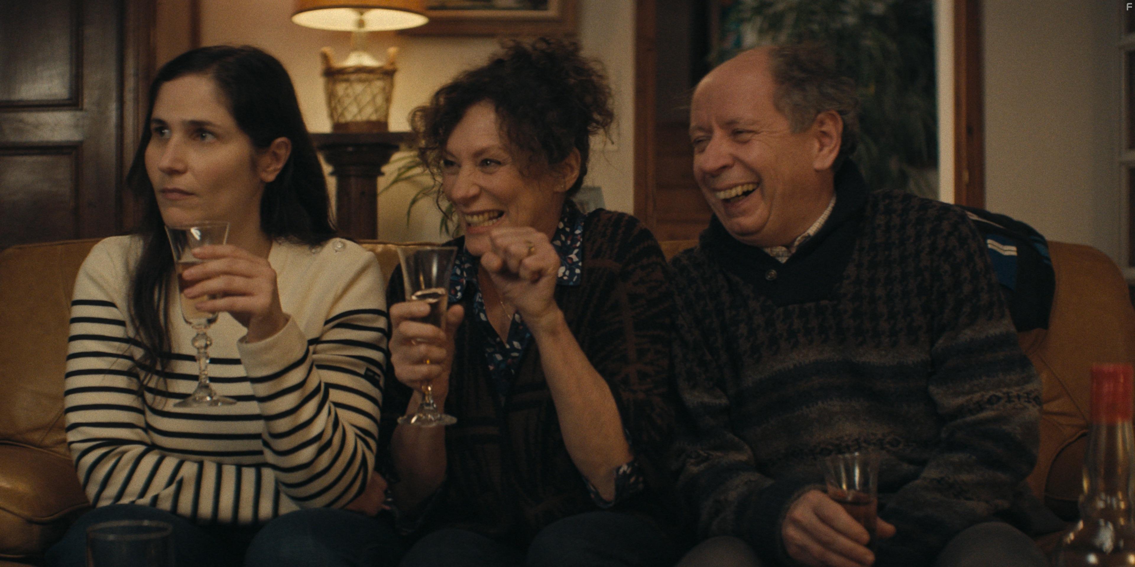 Olivier Broche, Isabelle Candelier, and Josphine Dra in Darknet-sur-Mer (2022)