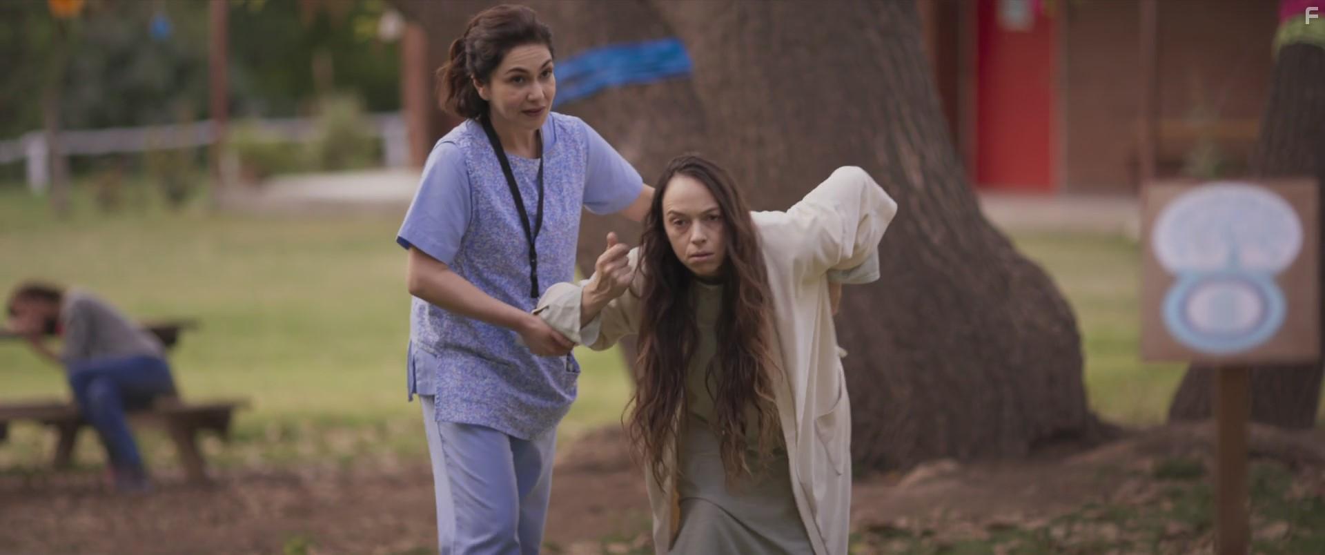 Tamara Acosta and Carla Echeverra in Me vuelves loca (2023)
