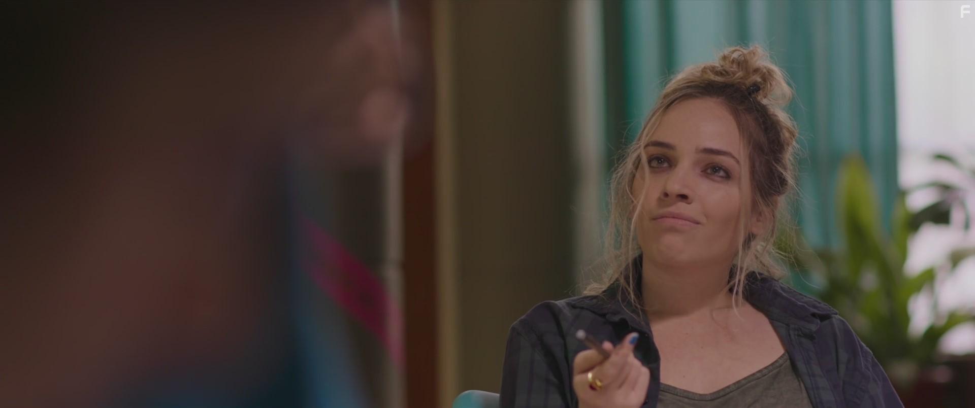 Minnie West in Me vuelves loca (2023)