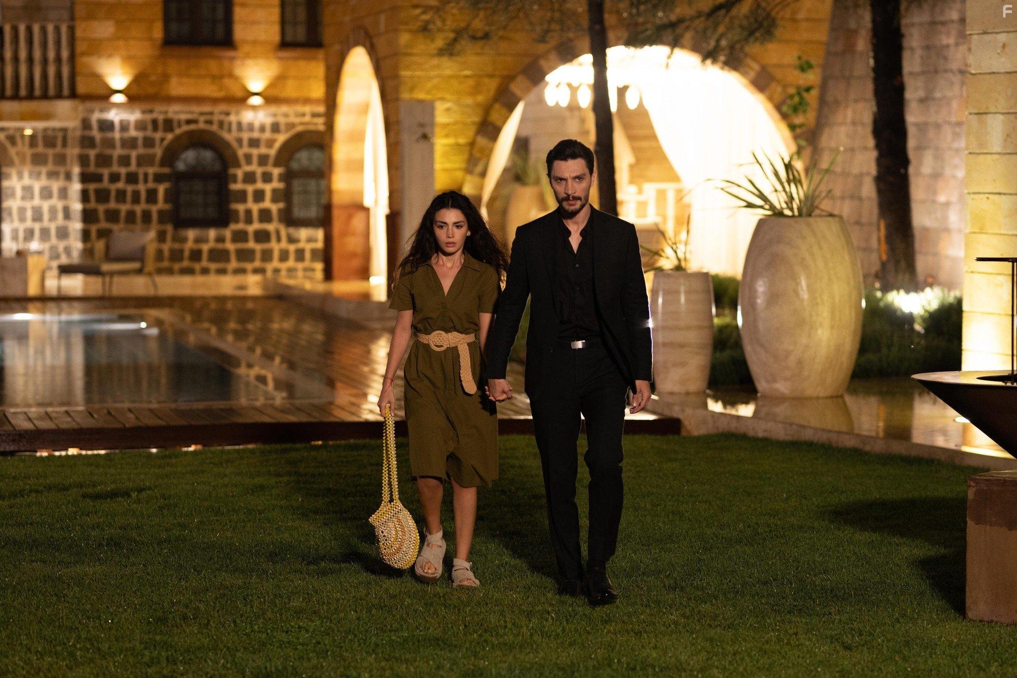 zge Yagiz and Ilhan Sen in Safir (2023)