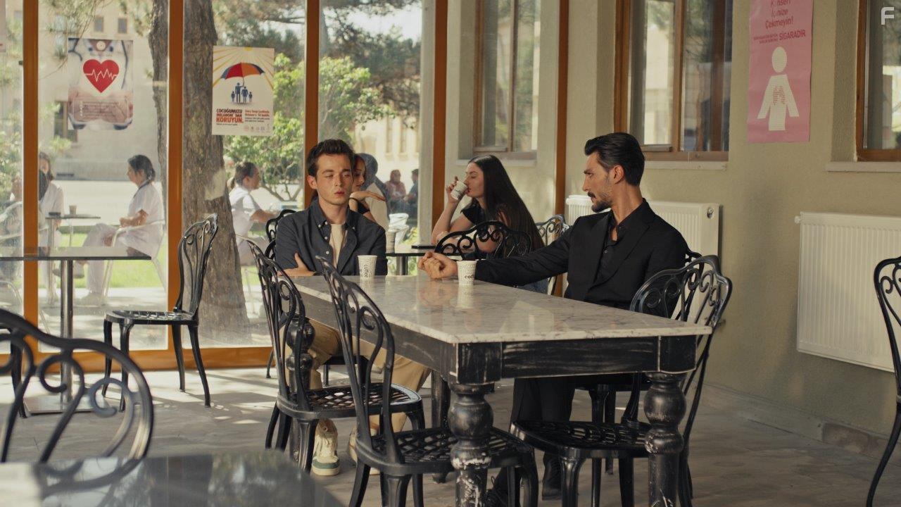 Ilhan Sen and Can Bartu Aslan in Safir (2023)