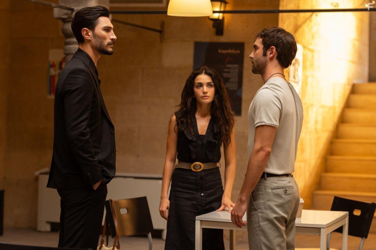 zge Yagiz, Burak Berkay Akgl, and Ilhan Sen in Safir (2023)