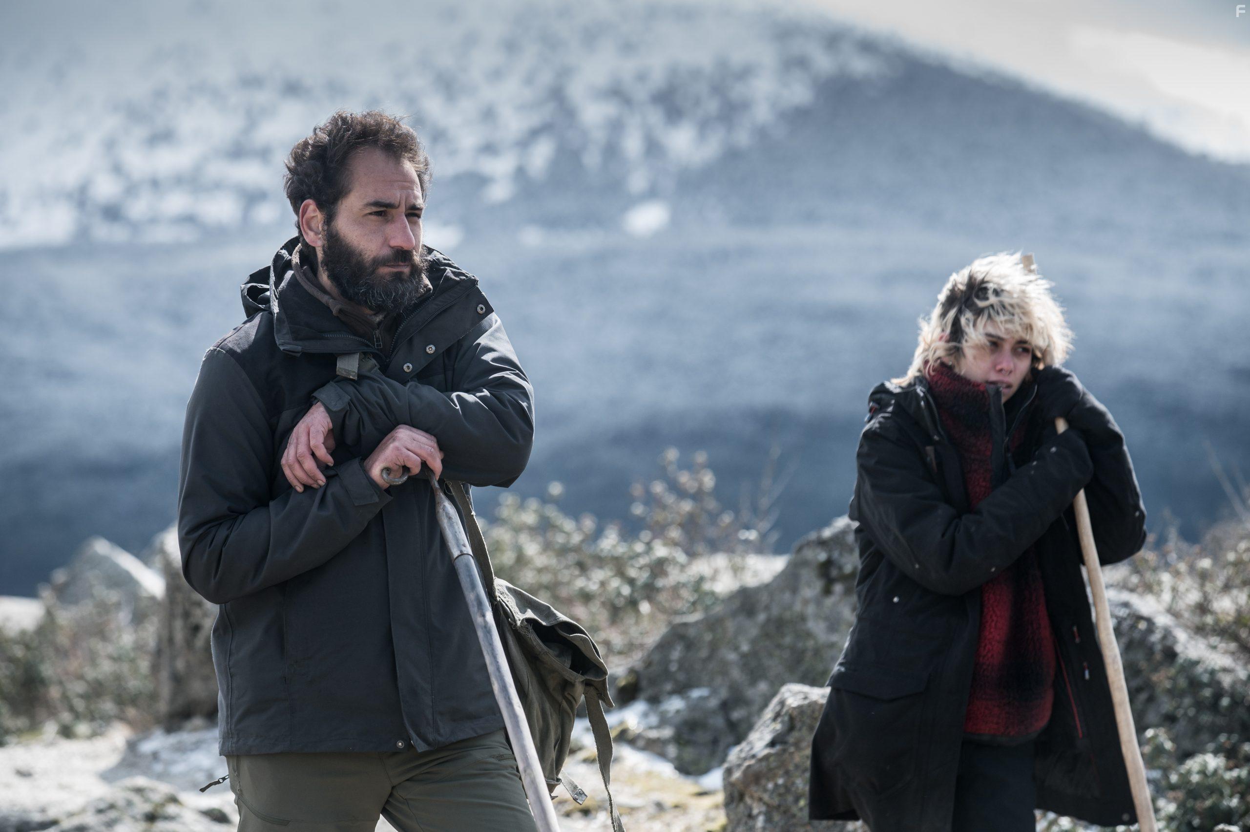 Naira Lle and Jess Carroza in Apagn (2022)