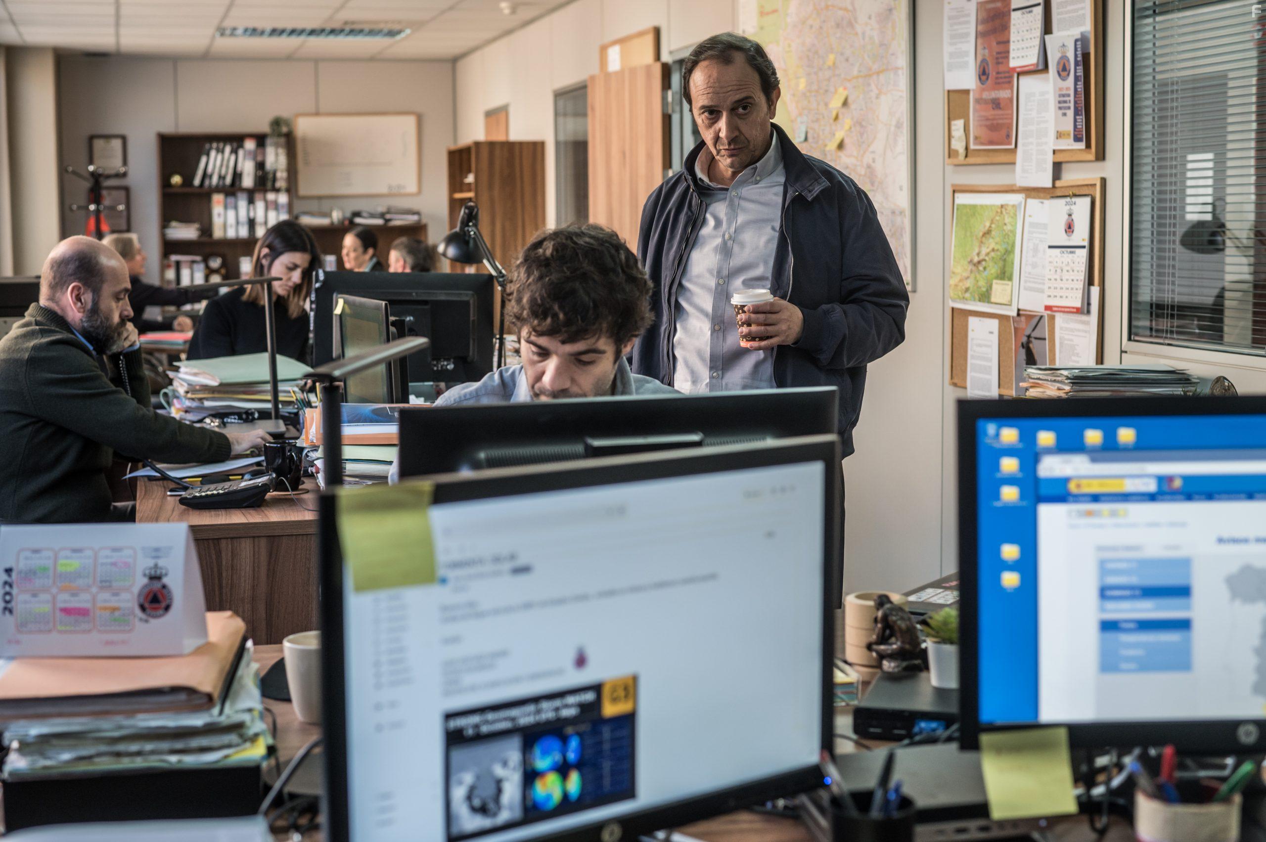 Luis Callejo and Javier Beltrn in Apagn (2022)