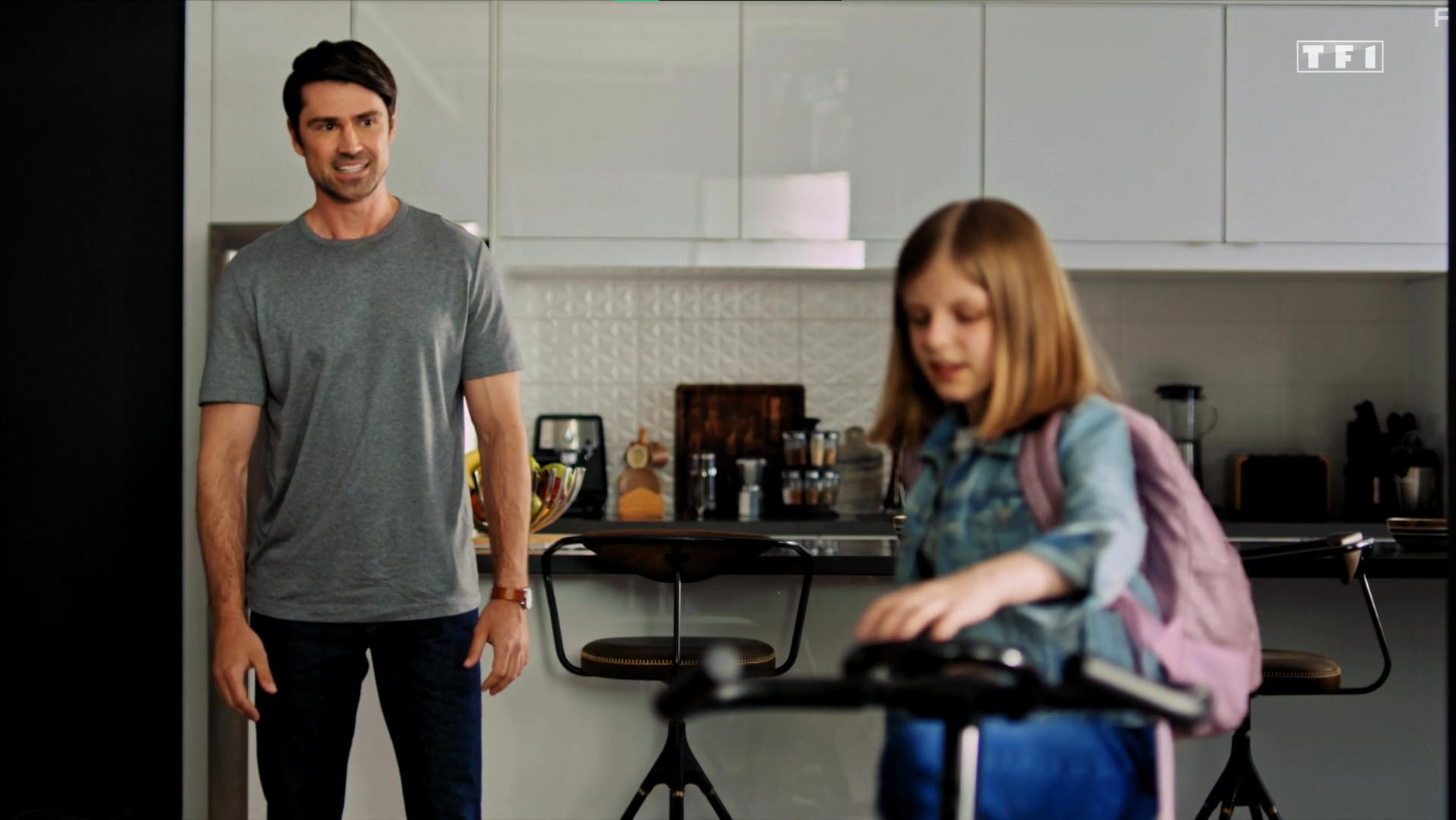 Corey Sevier and Molly Lewis in Meet Me in New York (2022)