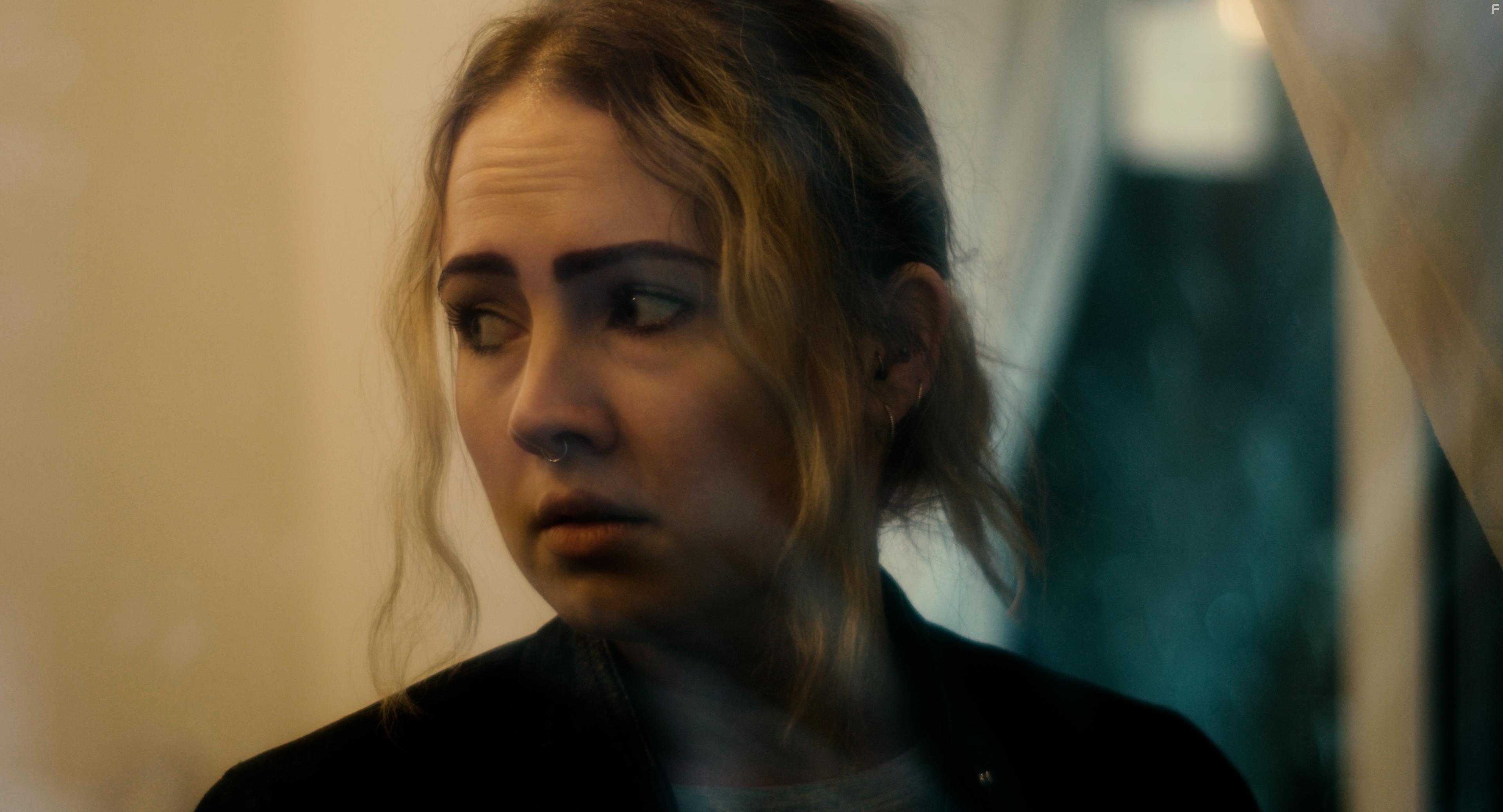 Nina Holland-Smith in Talking to Ghosts (2023)