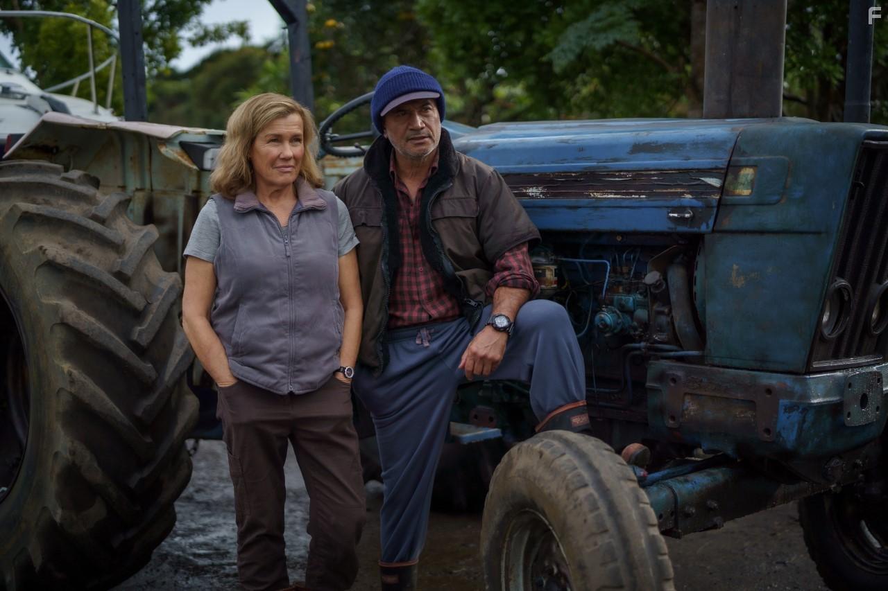 Robyn Malcolm and Temuera Morrison in Far North (2023)