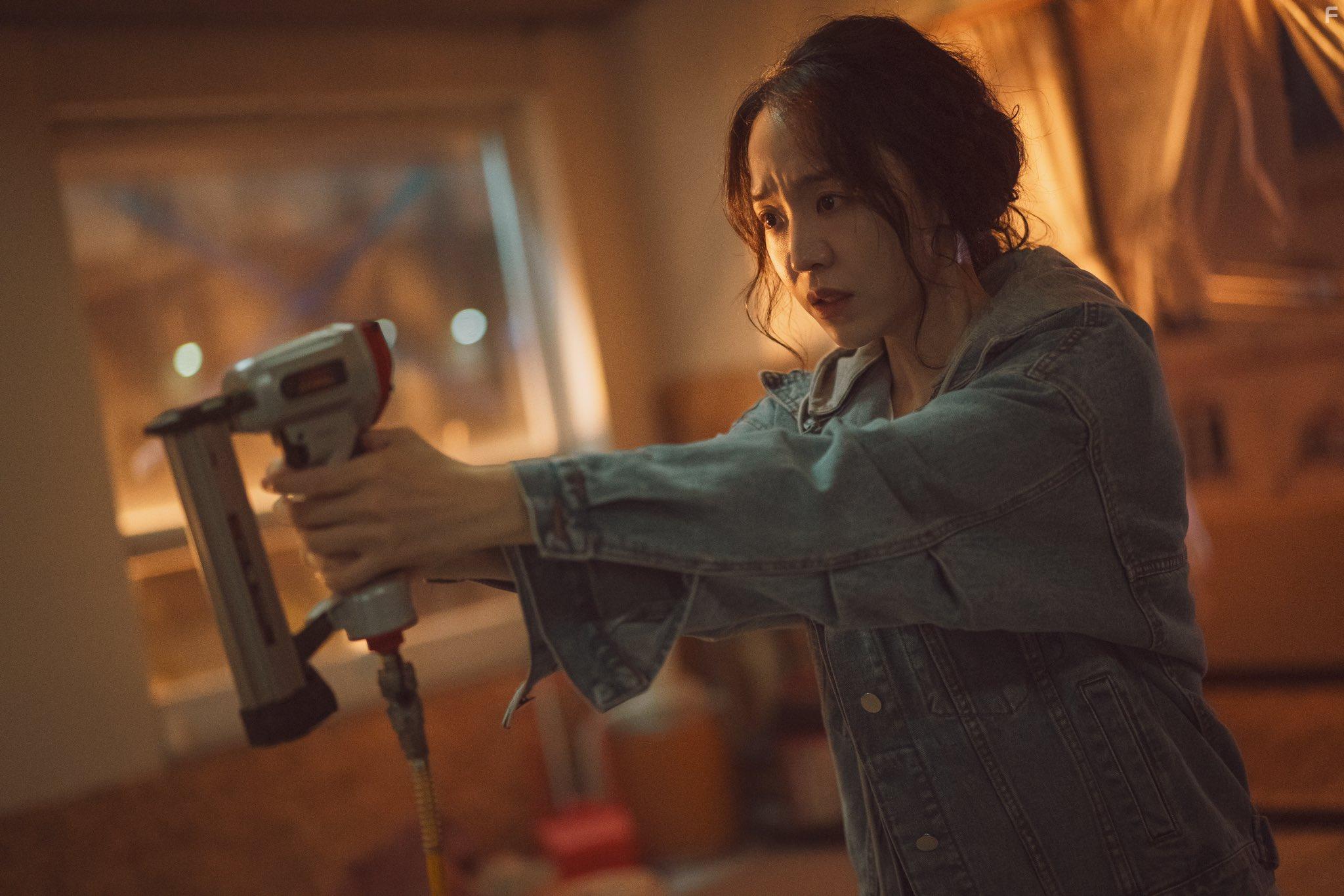 Shin Hye-sun in Taget (2023)