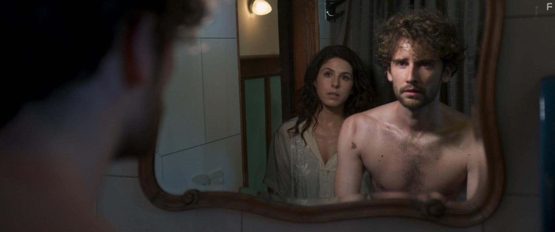 Cristina Rosato and Raphael Grosz-Harvey in Ariel: Back to Buenos Aires (2022)