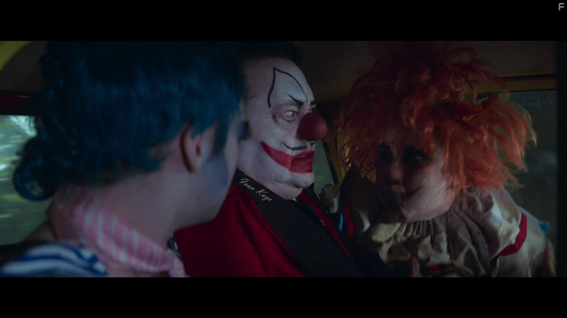 Ivan Kaye and Natalie Palamides in Apocalypse Clown (2023)